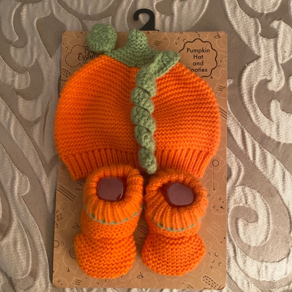 Baby Essentials Pumkin Hat and Booties New